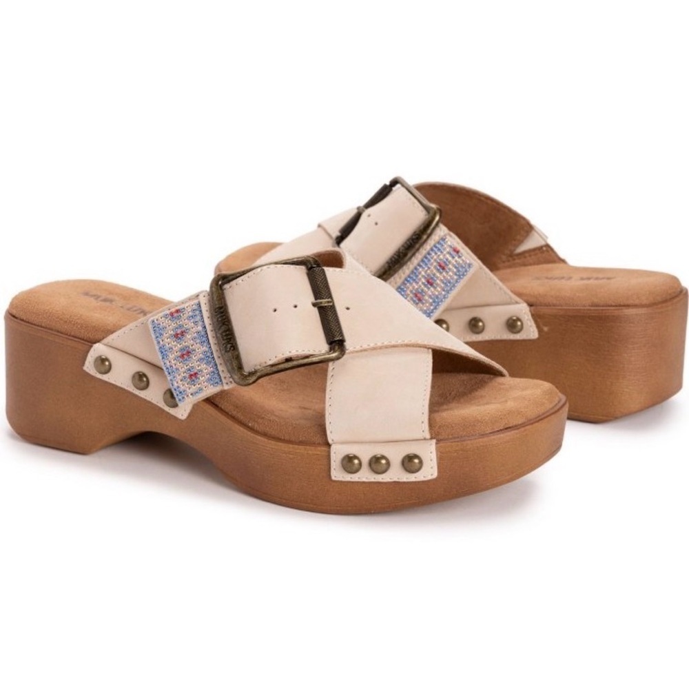 MUK LUKS Natural Nubuck Charlotte Sandals
